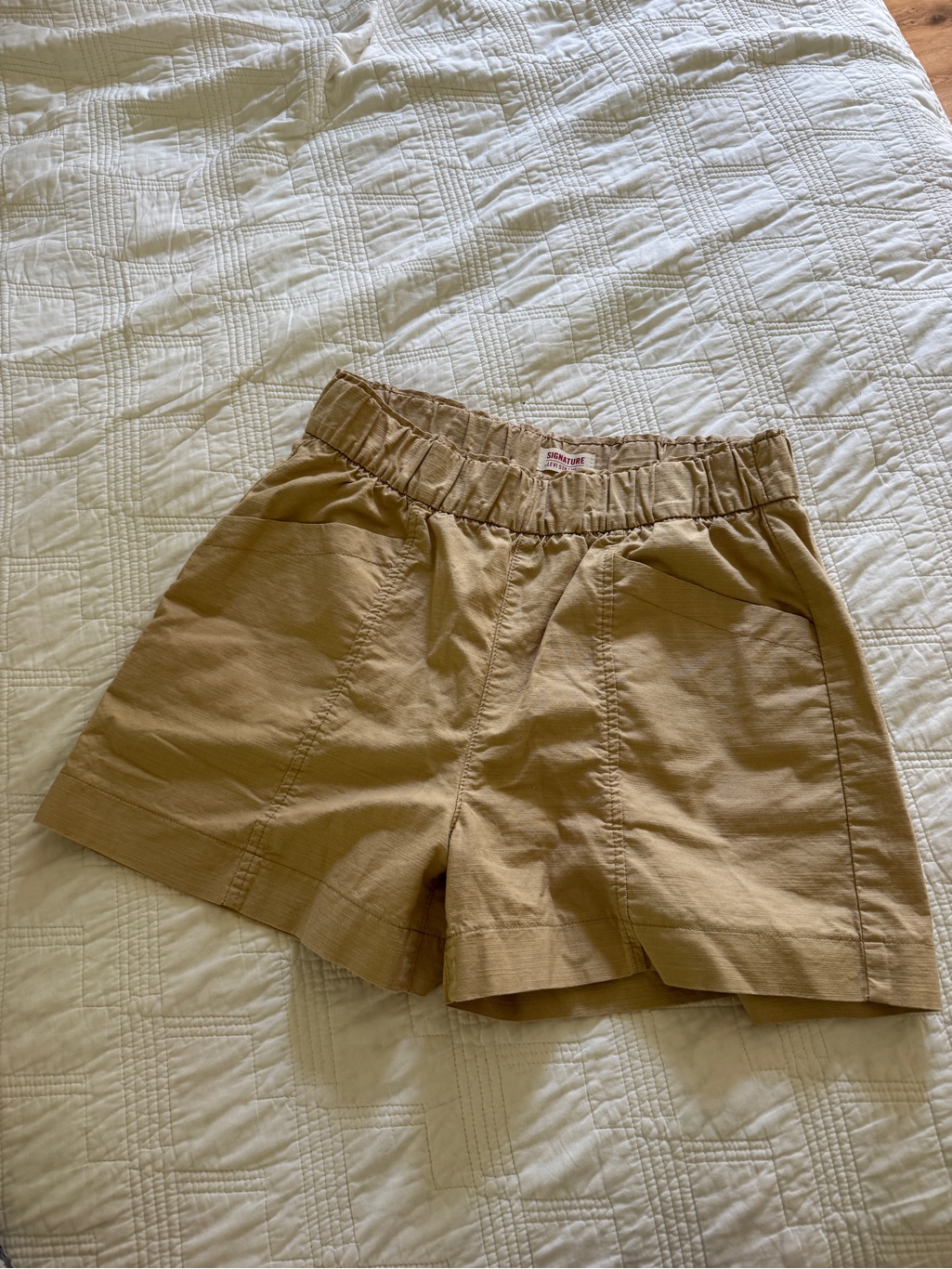 Levis Signature Khaki ElasticWaist Shorts Lg